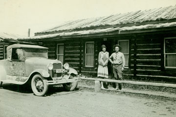 J. P. Cunningham and wife Margaret build a cabin and homestead South of Spread Creek